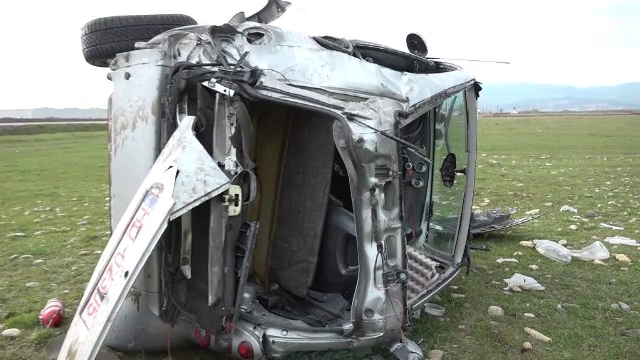 Accident grav pe DN7. Un bărbat a murit, după ce mașina în care se afla s-a răsturnat pe un câmp