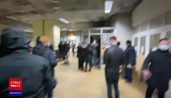 Scandal la metrou. Comercianții refuză să accepte demolarea chioșcurilor