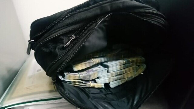 DNA: Director în Ministerul Transporturilor, reţinut pentru luare de mită