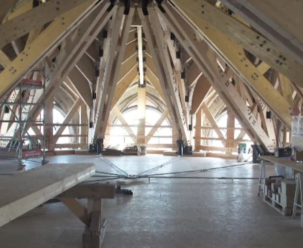 Începe reconstrucția catedralei Notre Dame, mistuită de incendiu. Imagini surprinzătoare cu structurile rămase în picioare
