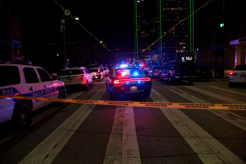 Atac armat în Texas. Mai multe persoane au fost împușcate într-un magazin de mobilă