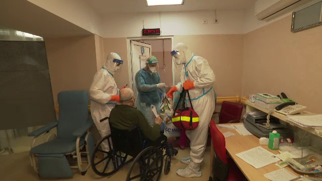 Situație critică în spitale. Adulți consultați în cabinete de copii, instalații de oxigen improvizate