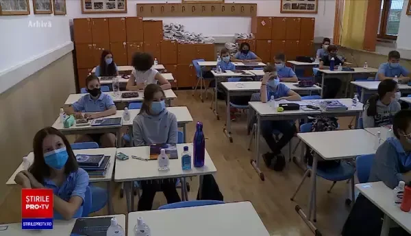 Mai multe asociaţii de elevi cer preşdintelui să scurteze vacanţa de vară