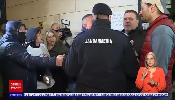 Mai mulți oameni au protestat, după ce pacienții din Spitalul Foișor din Capitală au fost transferați. Ce spune Raed Arafat