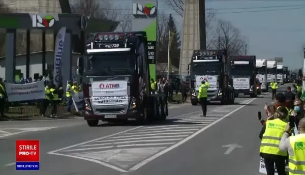 Protest cu sute de maşini pe drumurile din Moldova, pentru urgentarea construirii de autostrăzi. GALERIE FOTO