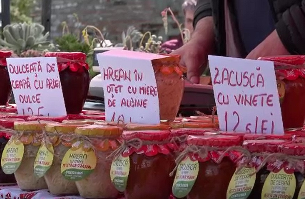 Probleme pentru vânzătorii de produse tradiționale. Merg sute de kilometri, pentru a da marfa