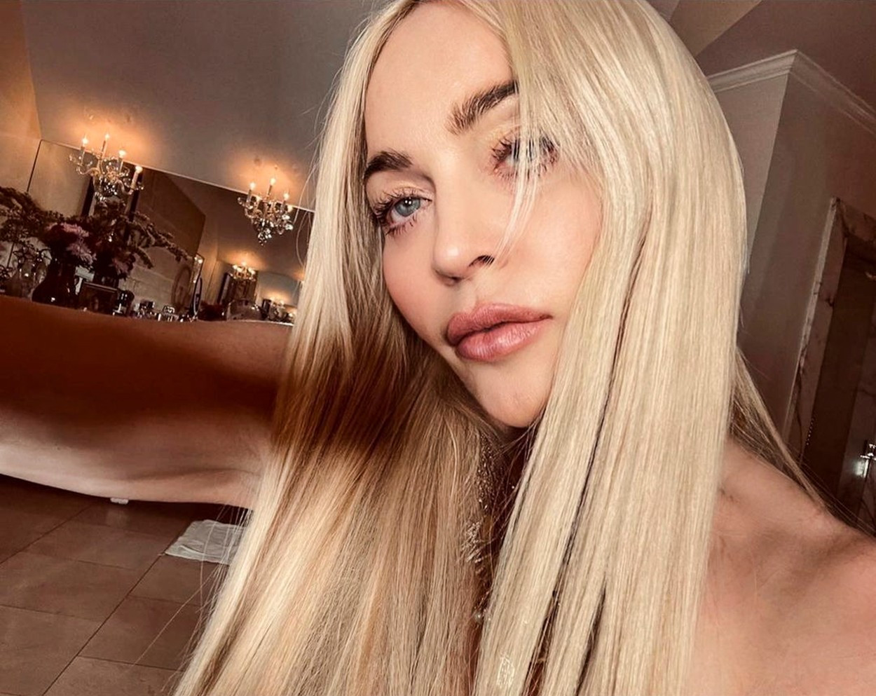 Madonna s-a transformat în Iisus și Fecioara Maria pentru un pictorial Vanity Fair | GALERIE FOTO