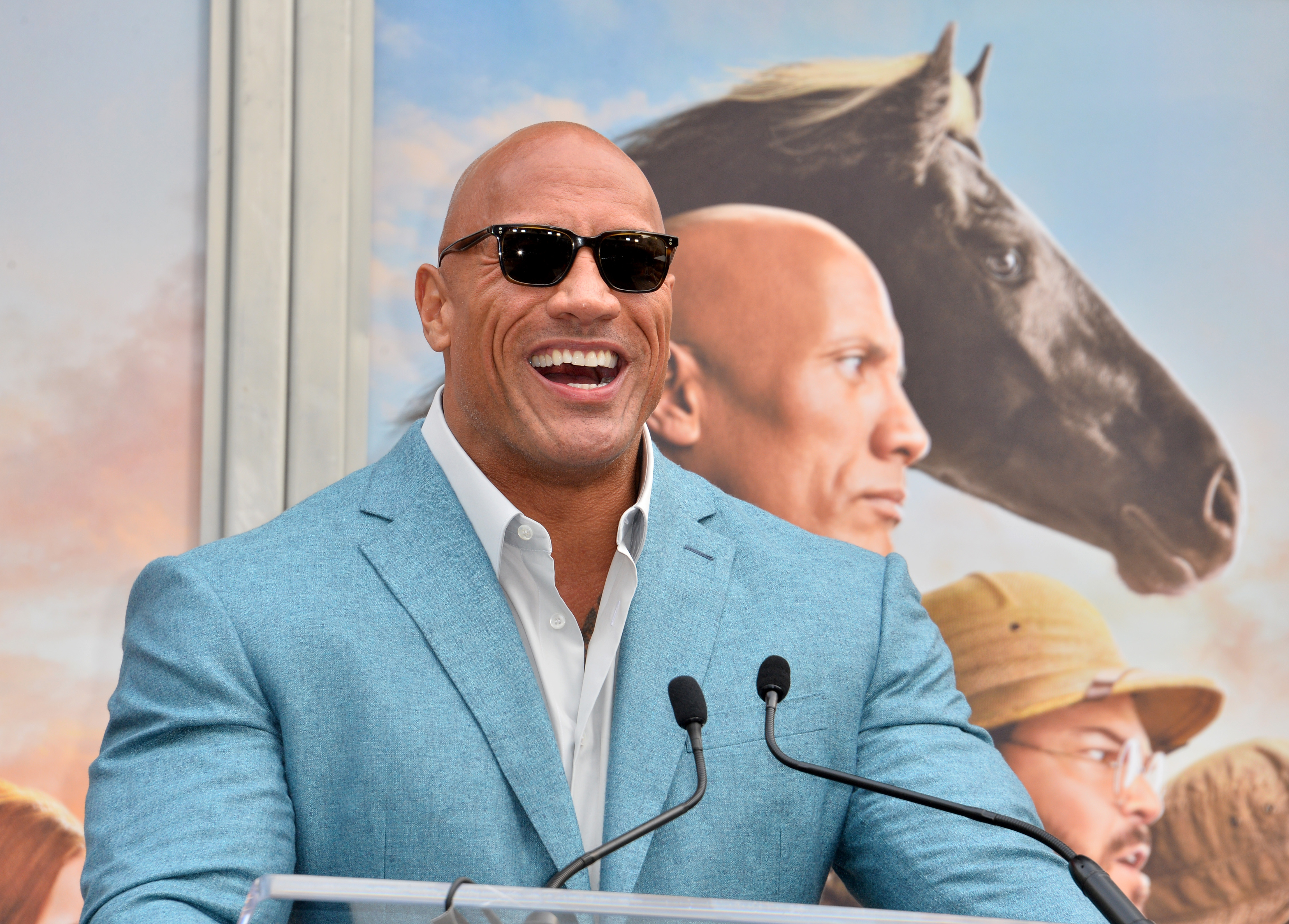Un agent de poliție din statul american Alabama seamănă izbitor cu actorul Dwayne "The Rock" Johnson