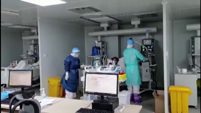 Pacienta de la Foişor sunată de Ministrul Sănătăţii înainte de mutare: "Nu cred că sunt atâţia bolnavi COVID în stare gravă"