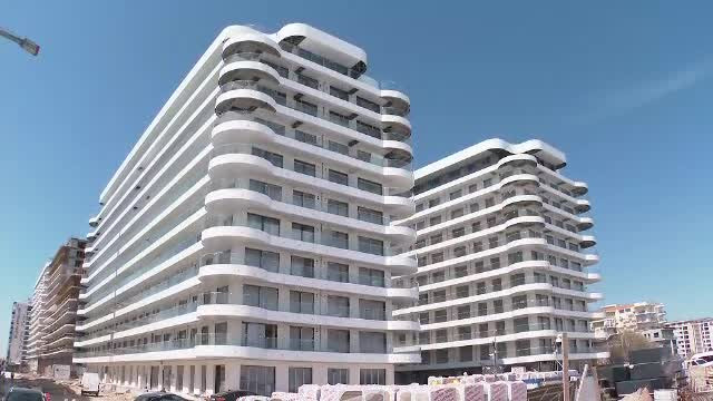 Tot mai mulți români își cumpără apartamente pe litoral. Prețurile pornesc de la 86.000 €