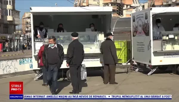 Fermierii din Botoșani își vând marfa din rulote. S-au adaptat la perioada de criză