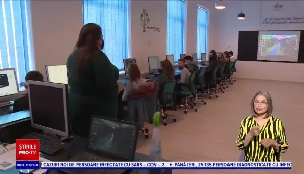 Tinerii din Bihor dotează școlile de la sate cu echipamente IT recondiționate