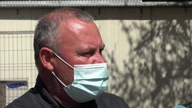 Scandal cu trei polițiști și proprietarul unui magazin. „Dacă îţi trag una, îţi zboară creierii”