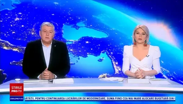 Cum a intrat un curier pe bicicletă într-o mașină, în Roman. Explicația șoferului