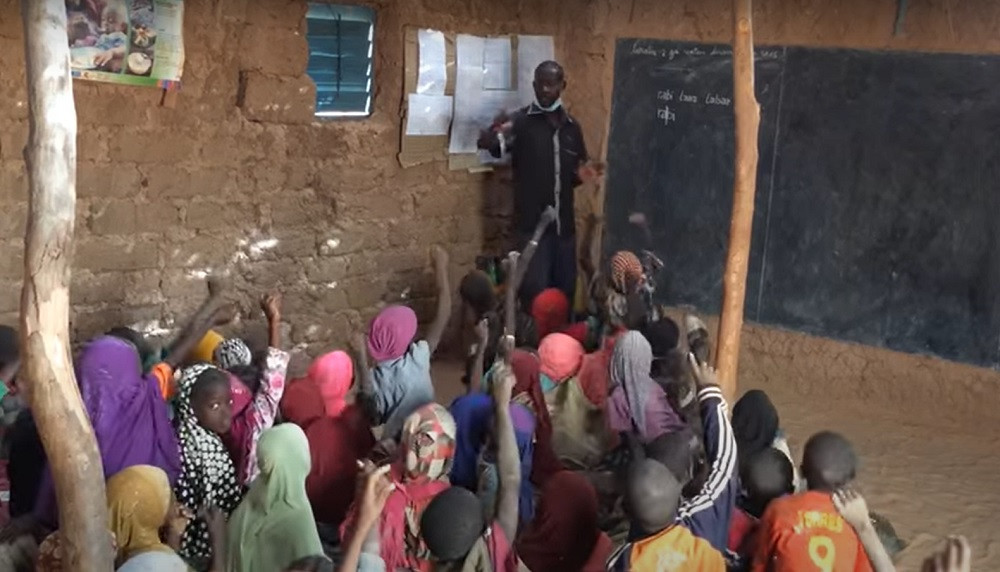 Tragedie în Africa. Cel puțin 20 de copii au murit într-un incendiu izbucnit la o școală din Niger