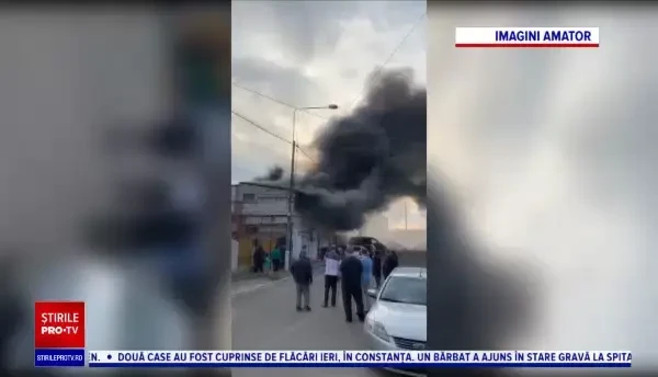 Incendiu violent în Constanța. Un bărbat a fost transportat în stare gravă la spital