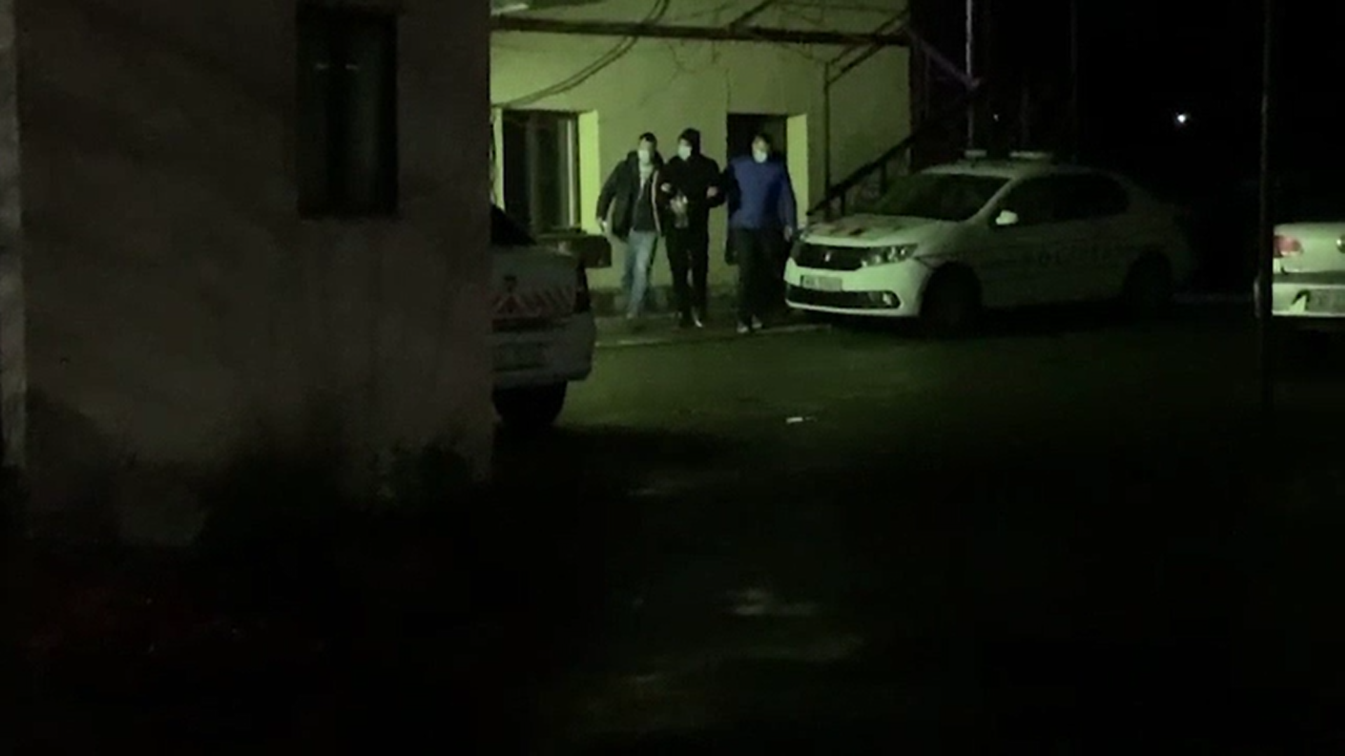 O fată de 18 ani din Dâmbovița a fost violată într-o pădure de un individ pe care l-a cunoscut pe internet