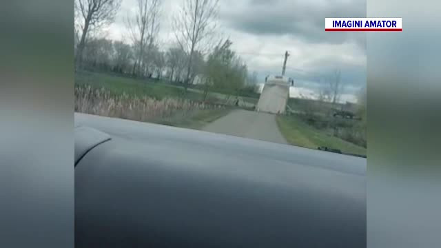 Un șofer a fost păcălit de o aplicație și a ajuns pe un pod care s-a surpat cu el