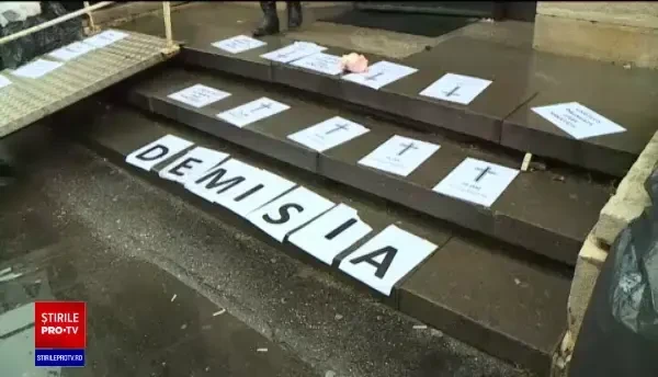 Andreea Moldovan a fost așteptată cu flori la spital, după ce a fost demisă de Cîțu