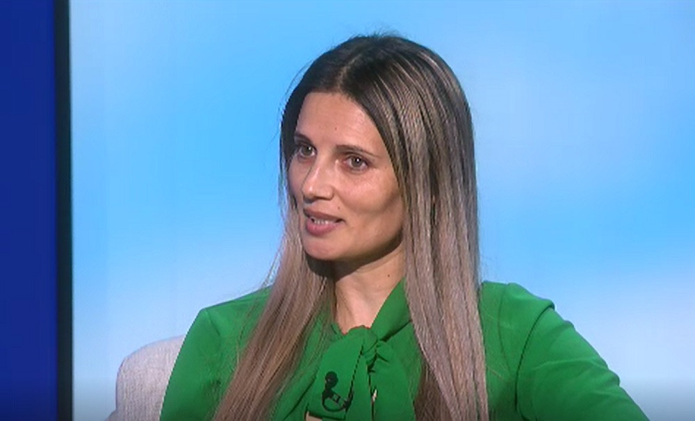 „Viitor cu clasă”. O educatoare a construit o grădiniță pentru copiii romi în podul unei biserici