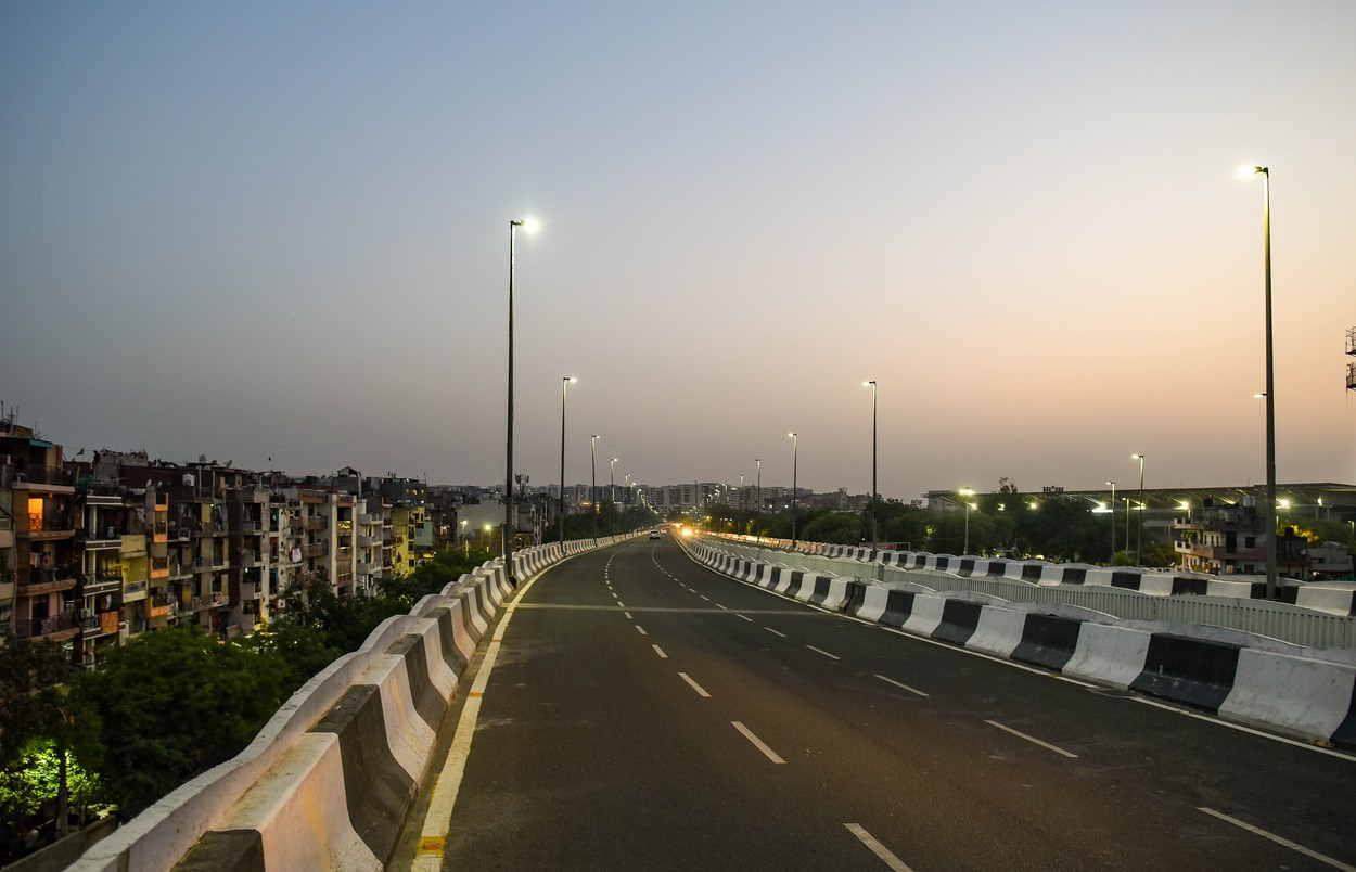 New Delhi intră în lockdown. Oficial: „Măsura nu va pune capăt pandemiei, dar o va încetini”