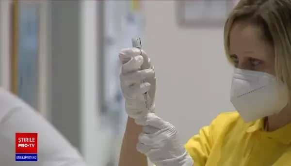 Noile tulpini ale coronavirusului ar putea face necesară o a treia vaccinare. ”Ce se întâmplă după 6 luni este o necunoscută”