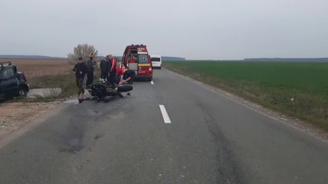 Un motociclist a fost rănit grav, în Dâmbovița. Greșeala făcută de șoferița care a provocat accidentul