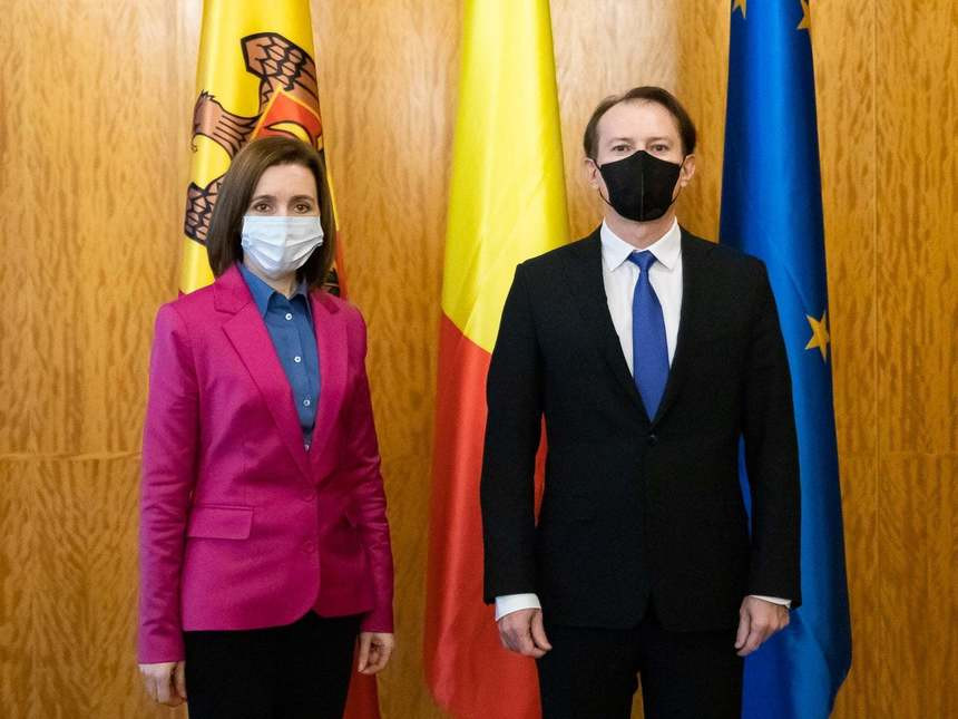 Florin Cîțu și Maia Sandu au discutat despre vaccinarea cetăţenilor români din R. Moldova în centre din România