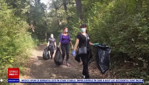Inițiativă lăudabilă din partea unor elevi din Cluj, care au strâns deșeuri din parcuri pentru reciclare