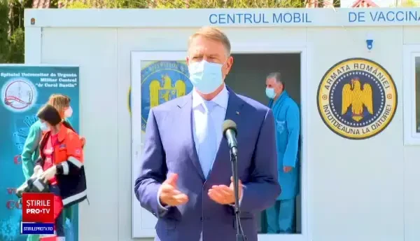 Vizita lui Klaus Iohannis la centrul mobil de vaccinare din Afumati, Ilfov