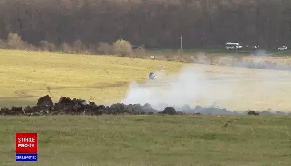 Crater de trei metri în locul unde s-a prăbușit avionul MIG 21 Lancer: „Dacă era în sat era tragedie”
