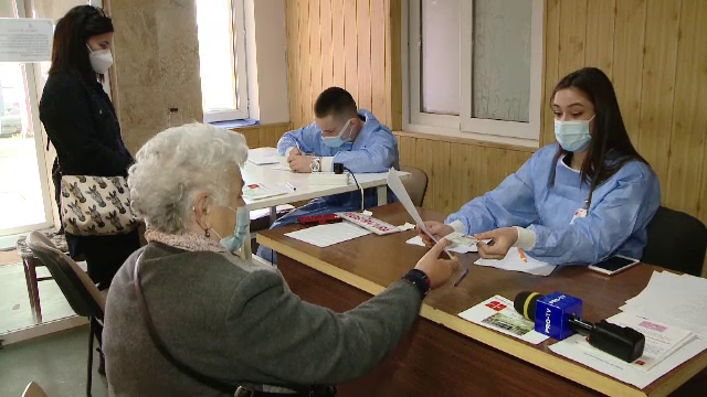 Studenți la medicină, voluntari în centre de vaccinare din Timișoara