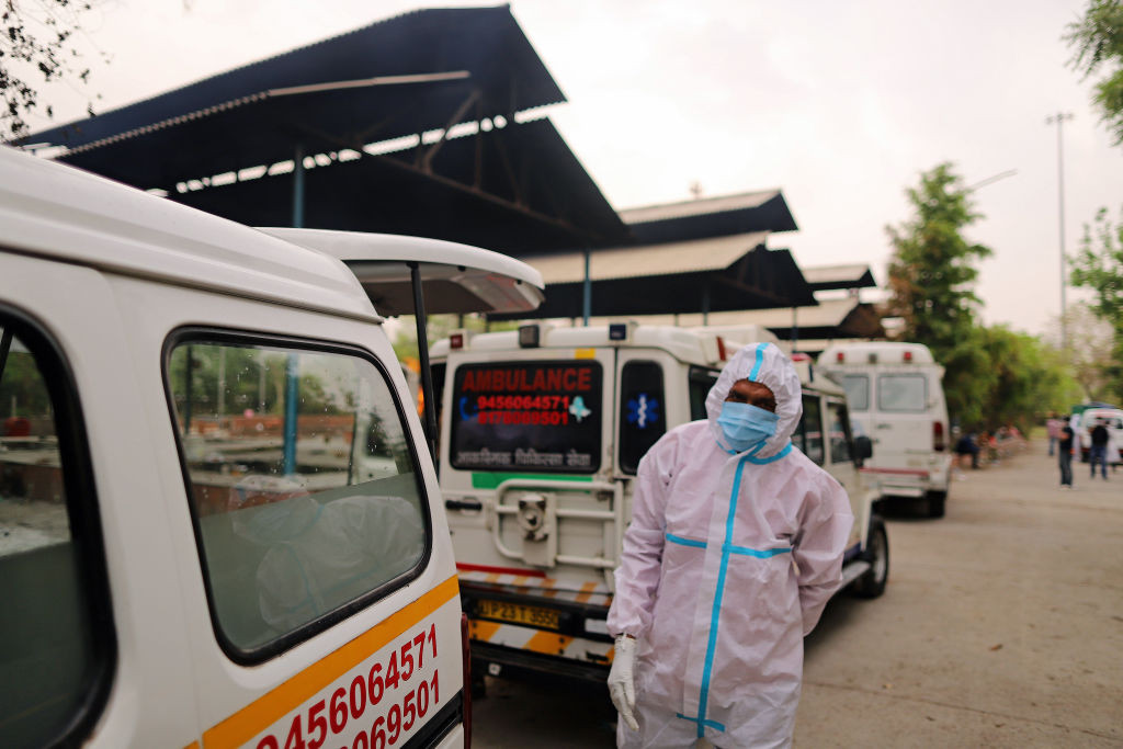 Record mondial de cazuri zilnice de Covid-19, înregistrat în India. Lockdown prelungit în New Delhi