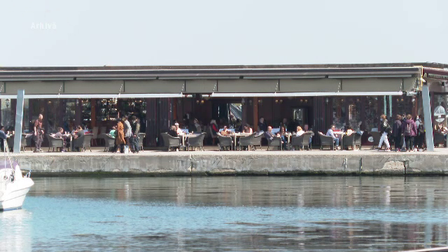 Mai puţine restricţii pe Litoral, din acest week-end. Cât costă acum o noapte în Mamaia