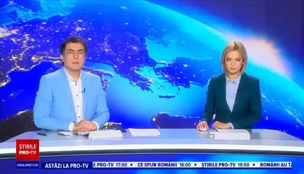 Un mare bulevard din Capitală s-a surpat. Mașina Radet, aproape să cadă în groapă