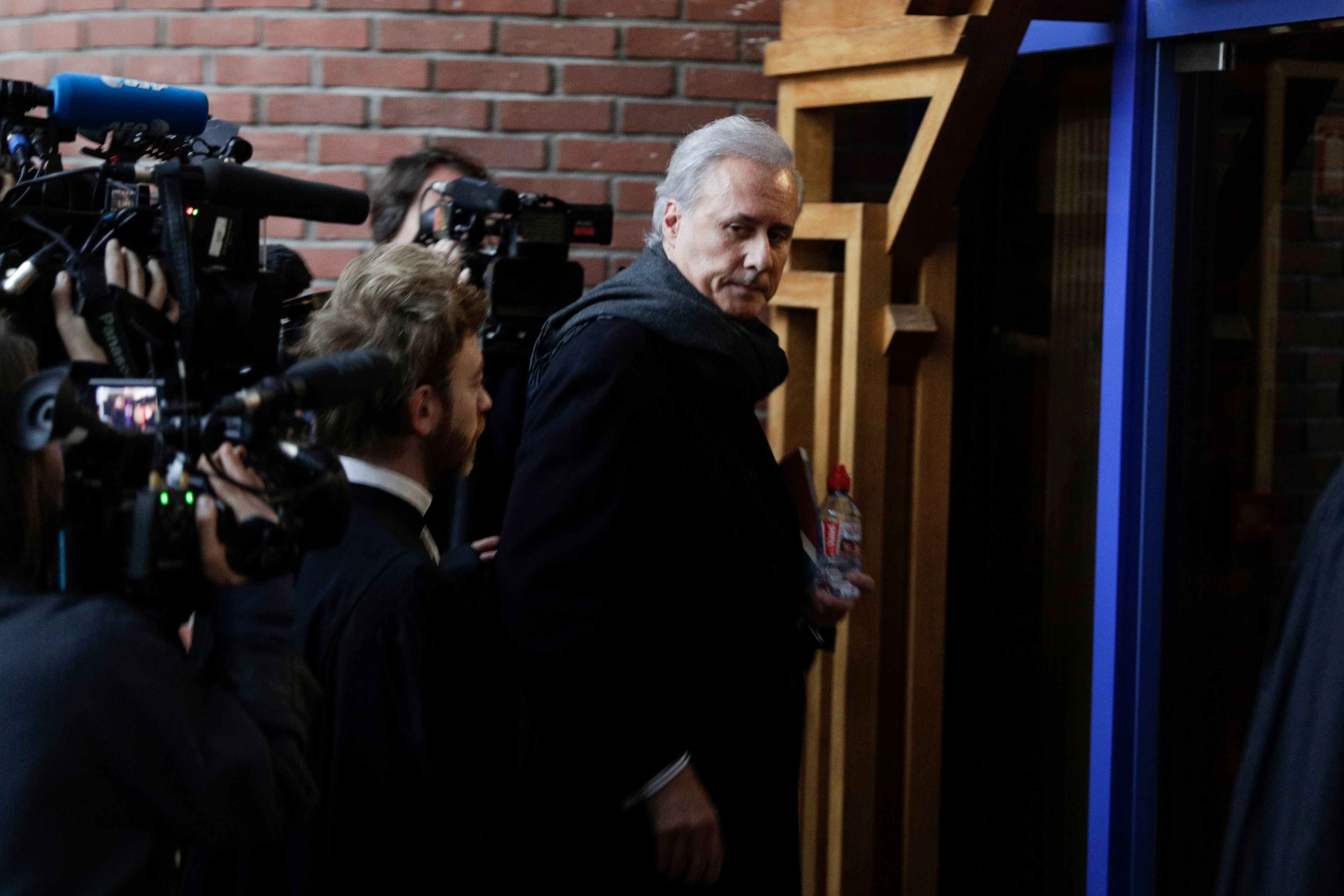 Un primar condamnat pentru viol conduce orașul mai departe din celulă. Cum comunică cu reprezentanții Consiliului Local