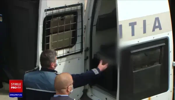 Şeful de la Drumuri şi Poduri Craiova ar fi avut nu doar diplomă falsă, ci şi un buletin fals. Ce spune avocatul său