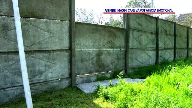 Anchetă în cazul băieţelului care a murit la Galaţi, strivit de o placă de beton. Oficialii dau vina pe copii