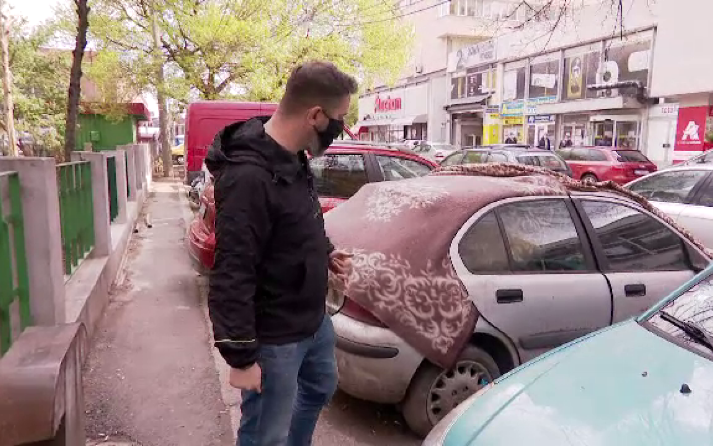 Secretul masinilor abandonate langa Piata Obor. Ce ascund interlopii in ele