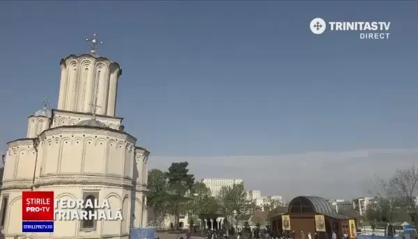 Românii s-au strâns în număr mare la slujba de Florii. ”Dacă o să-i fie bine poporului, o să ne fie și nouă”