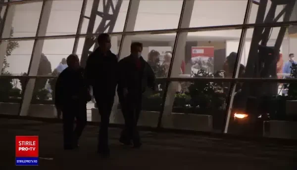 Maratonul de vaccinare din Timișoara se încheie luni, la 8 dimineaţa. Oamenii au venit şi noaptea, cu declaraţii completate