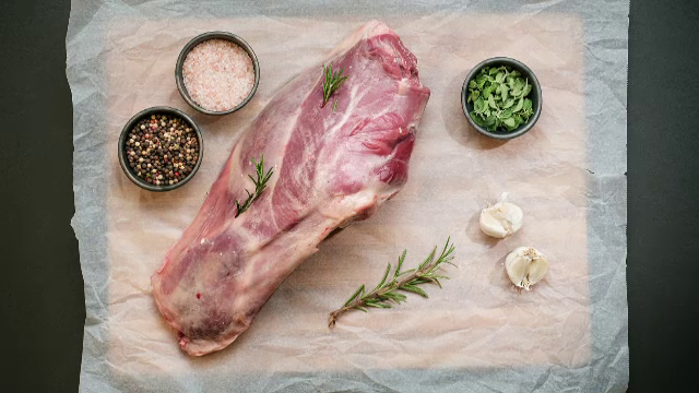 Cum se prepară carnea de miel ca să nu miroasă. Rețeta unui bucătar arab