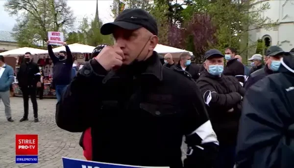 Protest în Iași. Zeci de angajați din administrația locală au ieșit în stradă