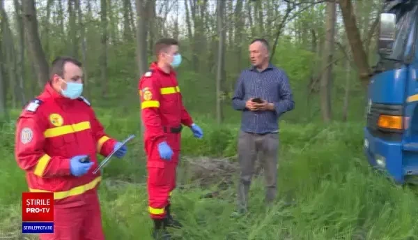 Accident pe DN7. Oboseala l-a făcut pe un șofer să piardă direcția să intre cu camionul în copacii de la marginea drumului