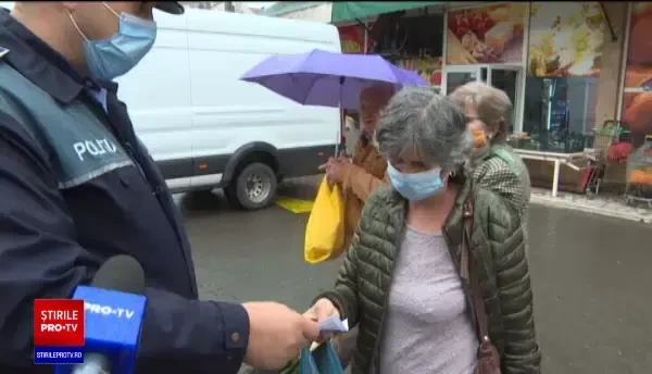 Poliţiştii din Târgu Jiu au ieşit prin pieţe, să îi înveţe pe oameni cum să se ferească de hoți