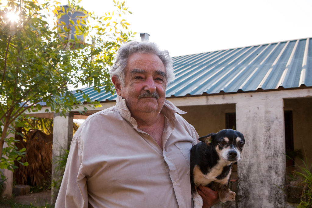 ”Cel mai sărac președinte din lume”, operat pentru a i se extrage un os de pește înfipt în esofag