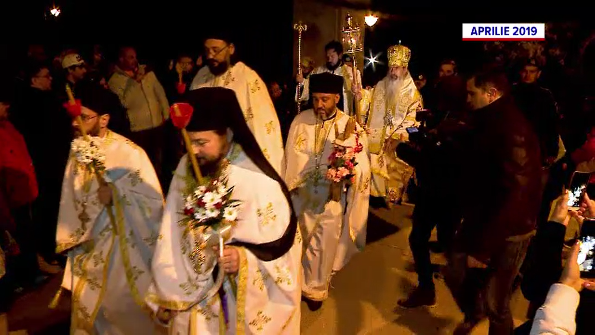 Sondaj: 90% dintre români cred în Dumnezeu. Majoritatea merg rar la slujbe, deși se consideră religioși