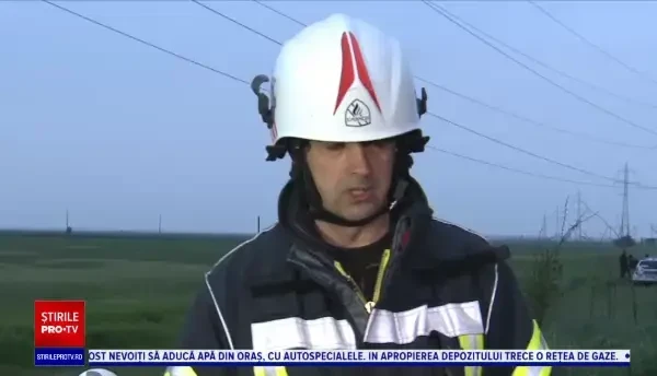 Incendiu de proporții la un depozit de deșeuri de la marginea Buzăului. În apropiere se afla o rețea de gaze