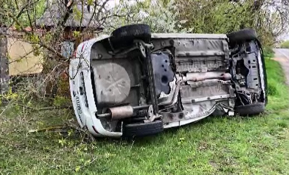 Mașină răsturnată pe DN1A. Un bărbat de 53 de ani a fost rănit