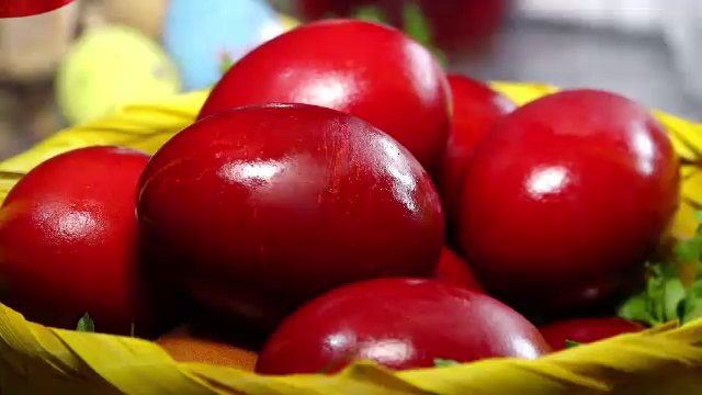 Cum se vopsesc ouăle natural. Metoda tradițională a gospodinelor din Transilvania